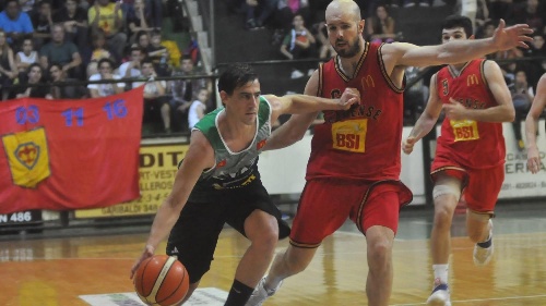 Basquet Bahiense - Villa Mitre derrotó a Bahiense del Norte y hay 5°juego - 4 puntos de Silva.