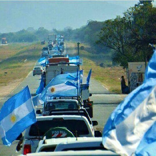 Policías de Alperovich se dedican a obstruir paso de manifestantes