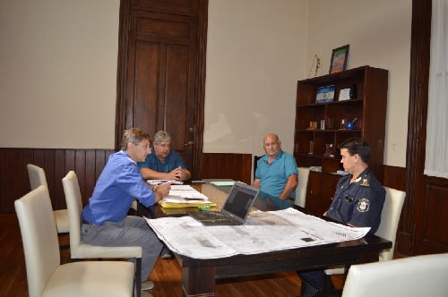 EL INTENDENTE NOTARARIGO SE REUNIÓ CON DEFENSA CIVIL Y POLICIA POR EL CONTROL EN LA EMERGENCIA