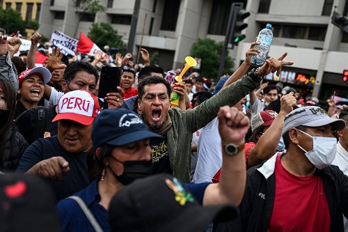 Perú extendió el estado de sitio a todo el país