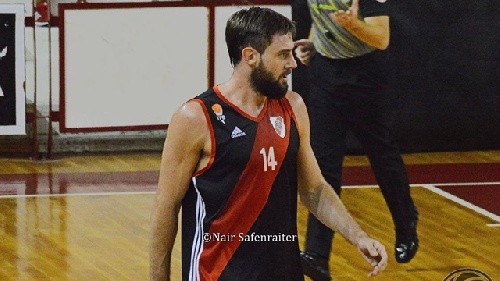 Basquet Federal - David Fric deja River Plate y es nuevo jugador de Ferrocarril de Concordia.