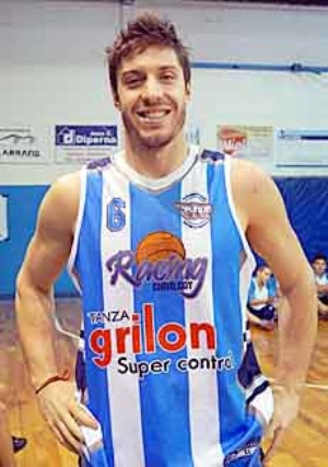 Basquet Chivilcoy - Erbel Di Pietro goleador del cotejo en el que Rácing derrotó a Argentino.