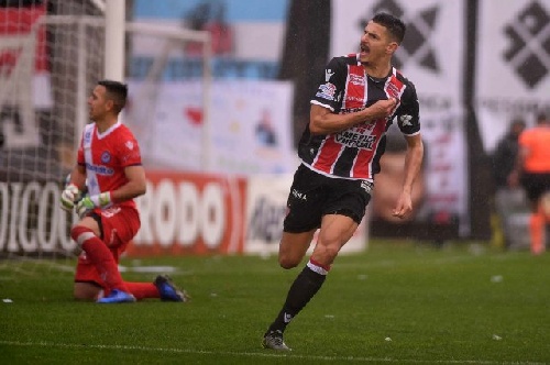 Chacarita Juniors vuelve a Primera A. Juventud Unida de Gualeguaychú se despide de la temporada con un triunfo.
