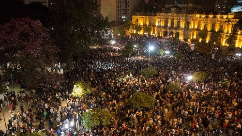 Tucumán : Una multitud volvió a marchar por las denuncias de fraude, quema de urnas y la brutal represión