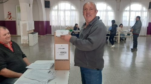 Sergio González ya emitió su voto