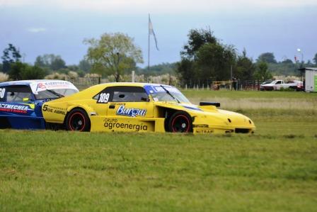 SuperCar Pampeano - Ezequiel Albero compitió en Olavarría. 