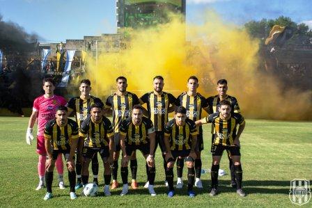 Federal A - Olimpo goleó 5 a 0 y es uno de los líderes de la Zona 1