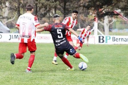 LRF - Unión Pigüé rescató un empate en su visita a Carhué. 