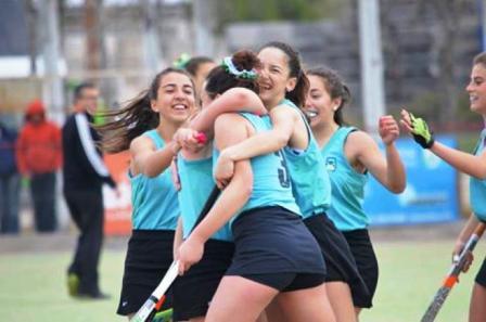 Hockey Damas - El Sub 19 de la Federación juega en Monte Hermoso. 