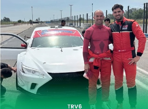 Joaquín y Roberto Lobay se subieron a un TRV6 en 9 de Julio.  