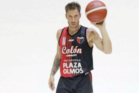 Erbel De Pietro clavó 14 puntos para la clasificación de Colón de Chivilcoy. 