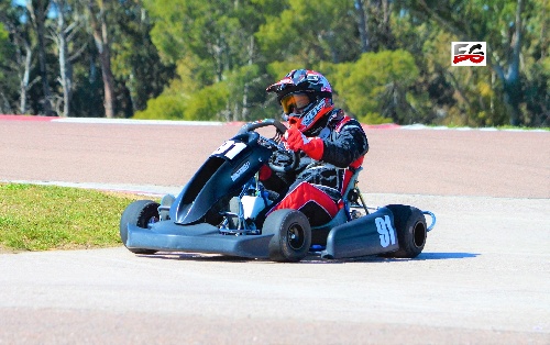 Karting del SudOeste - Bruno Belonni ganó una de las finales del Kayak Liviano. 