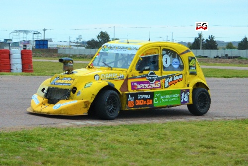 Juan Gardes se alzó con las dos finales de la Fórmula 3CV.