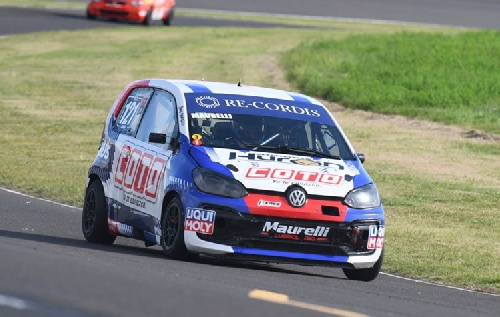 Jonás Maurelli marcó el mejor tiempo en la Clase 2 del Turismo Pista