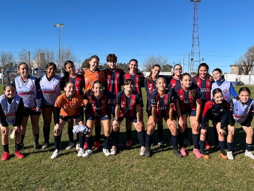 LRF - Damas Sub 15 - Victoria de Peñarol que le permite mantener el 3º puesto.  