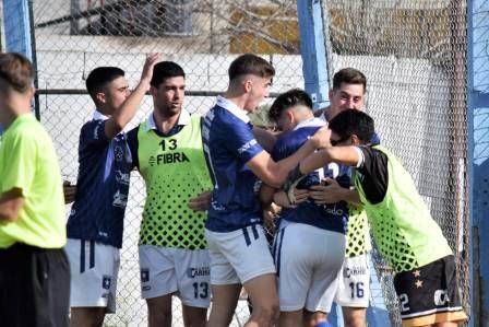 LRF - Reserva - Racing de Carhué clasificó a los cruces finales. 