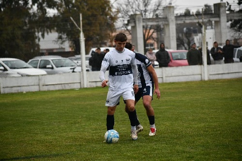Rodrigo Philipp seguiría su carrera en Liniers de Bahía Blanca.   