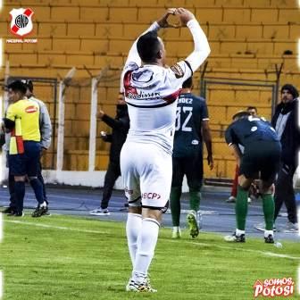 Doblete de Martín Prost en la goleada de Nacional de Potosí. 