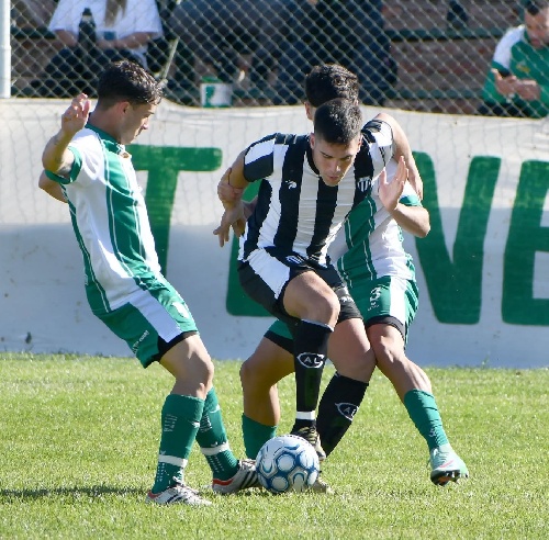 Regional Amateur - Bella Vista y Liniers igualaron cero a cero en La Loma. 