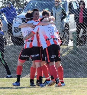 LRF - Victoria de Uniòn en 1ra Divisiòn que lo deposita en la cima de la Zona C